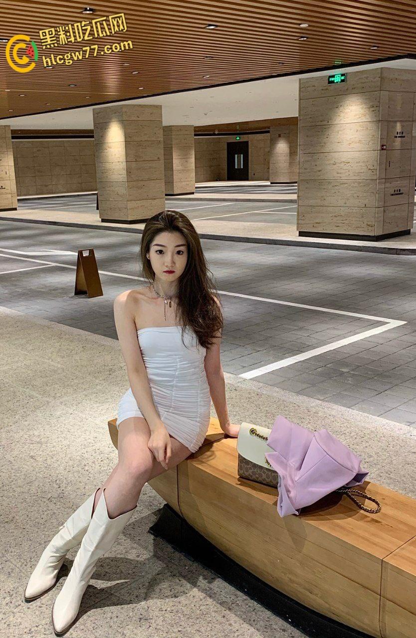 清纯卫校护士【刘思雯】化身淫荡小母狗，宾馆情趣约啪引爆反差诱惑！-2