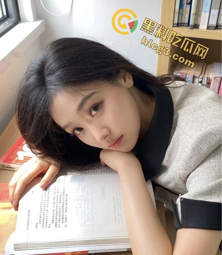 乐山师范学院反差美女学生『冯雨微』喜欢被男友骑在身上操！床上尽显“小母狗”本色！-1