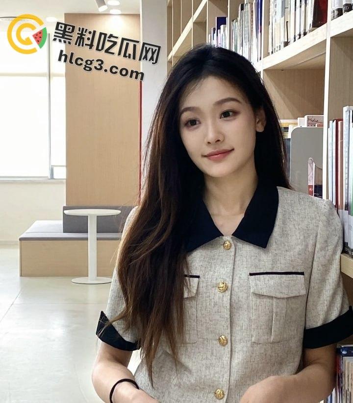 乐山师范学院反差美女学生『冯雨微』喜欢被男友骑在身上操！床上尽显“小母狗”本色！-4