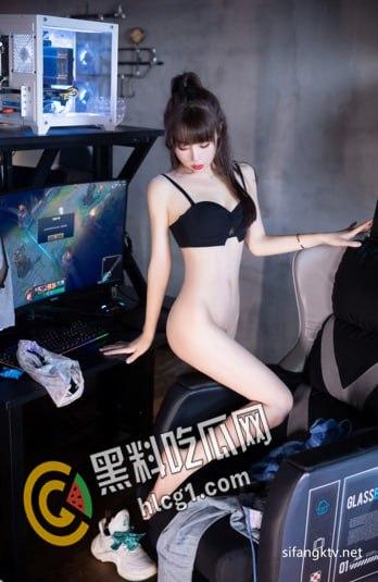 秀人网嫩模 白笑笑 助力电竞高质量私拍！全裸漏奶子漏鲍 网吧脱光光写真 好骚啊！-2