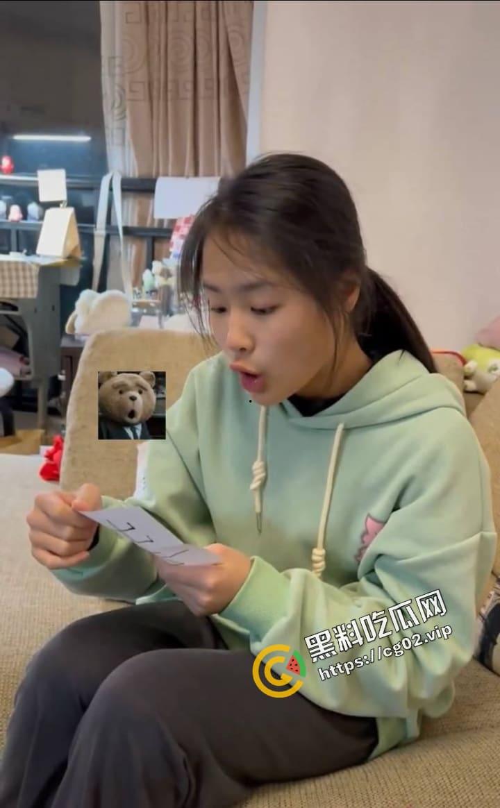 抖音千万粉网红【小叮当的一家】中的姐姐叮叮遭网聊骗局 全裸自拍视频流出遭疯传 顺带 开盒 千万账号背后的男人-4