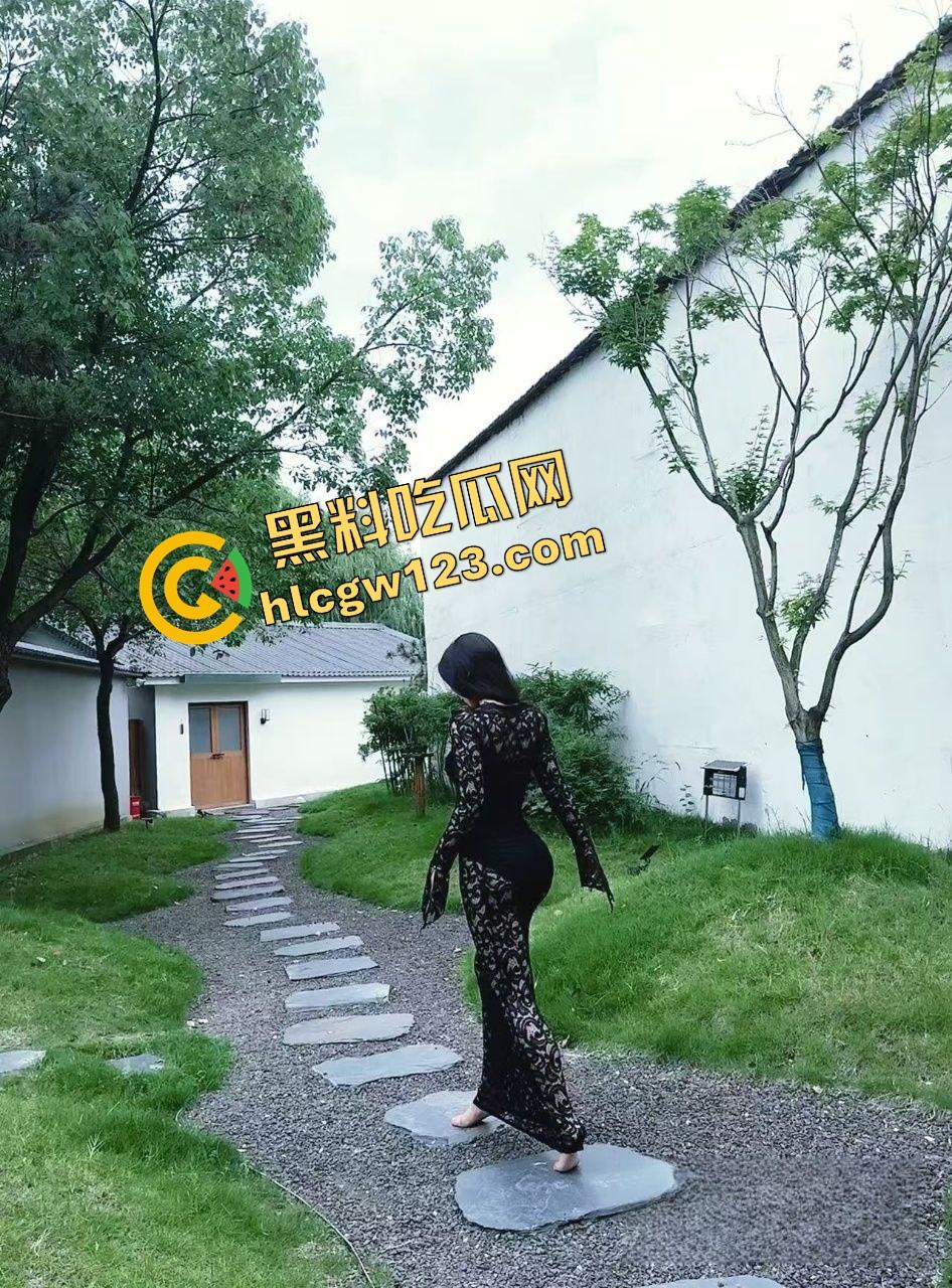 宁波摩天轮上疯狂野炮,骚女坐上去骑到飞起 哥们拿着旗舰手机超清偷拍全过程 群里分享给兄弟吃瓜!-6