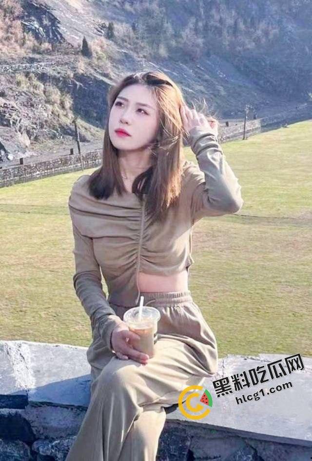 四川师范学院 女大学生『李欣颖』与炮友酒吧厕所口交 回酒店多体位爆操 性爱视频流出-1