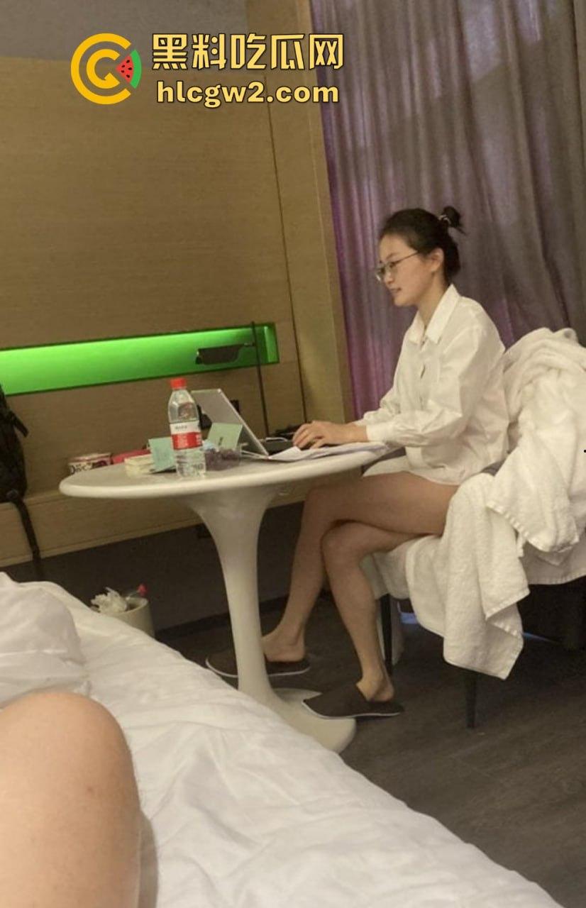 北京新晋绿帽男上线，爱玩刺激却挑剔！自家老婆被换妻大佬轮着享用，普通单男还不配上！-10